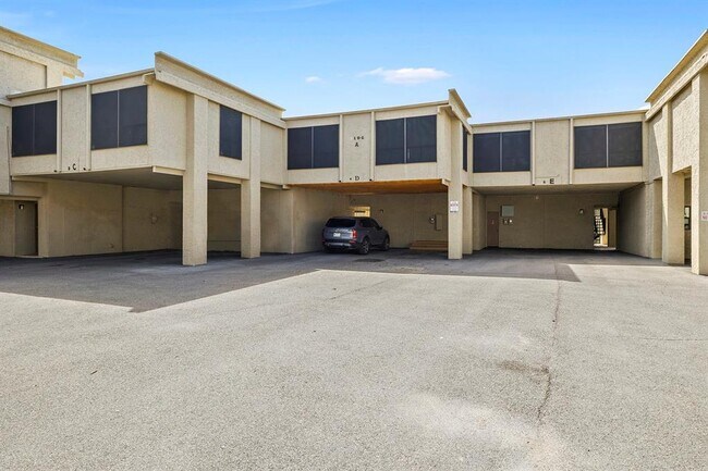 Building Photo - 5802 Circulo Dr