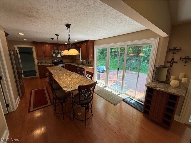 Building Photo - 6803 Cranbrook Dr
