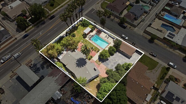 Foto del edificio - 8647 Corbin Ave