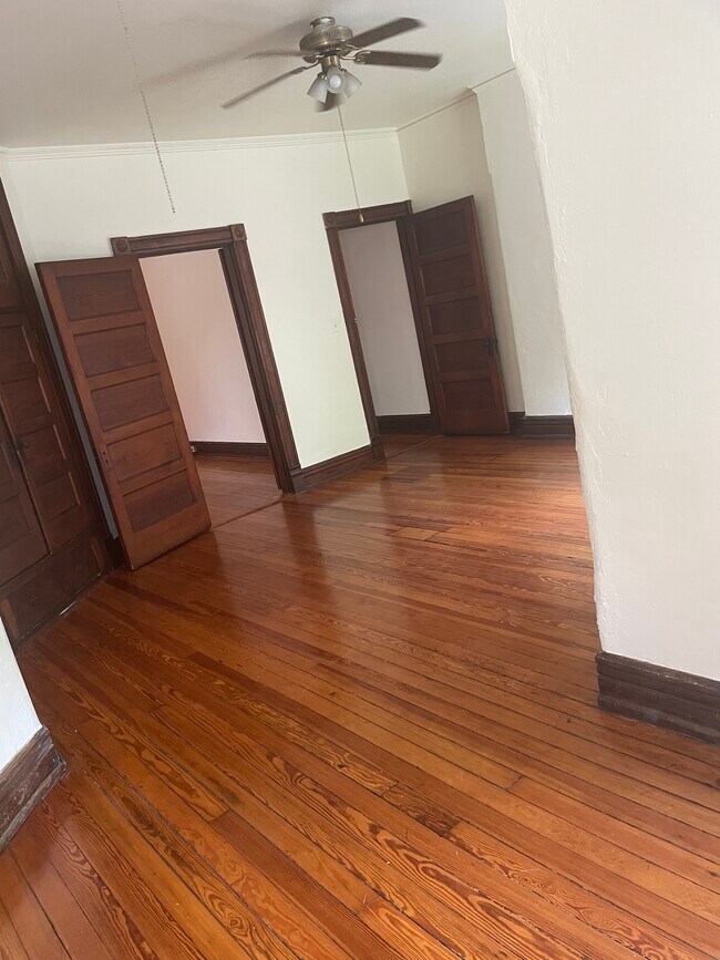 Foto del edificio - 705 Rubel Ave