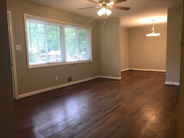 Building Photo - Warm & Inviting 4br/2ba Ranch with BASEMEN...