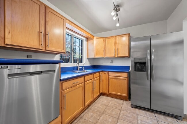 Building Photo - 2348 E Drachman St