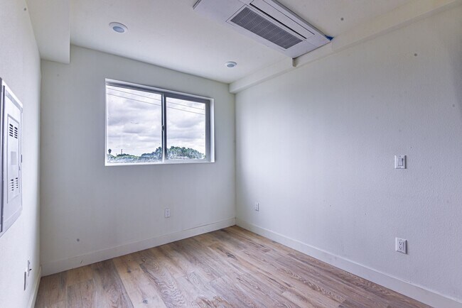 Foto del edificio - 7410 S Avalon Blvd