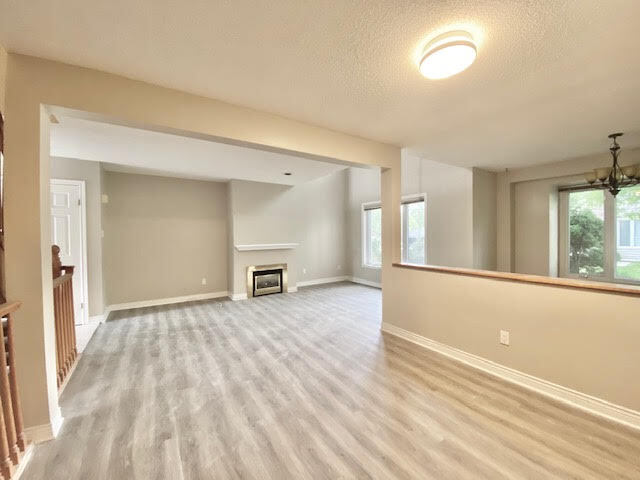 Photo du bâtiment - Masonville Townhome For Rent!  2+Den * Fin...