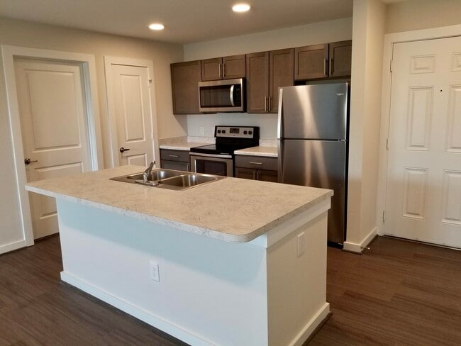 Building Photo - Miramonte Single Living