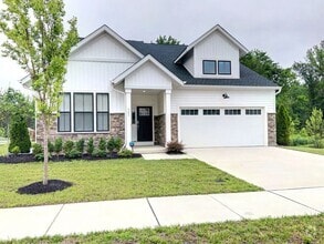 Building Photo - 521 Davis Fls Dr