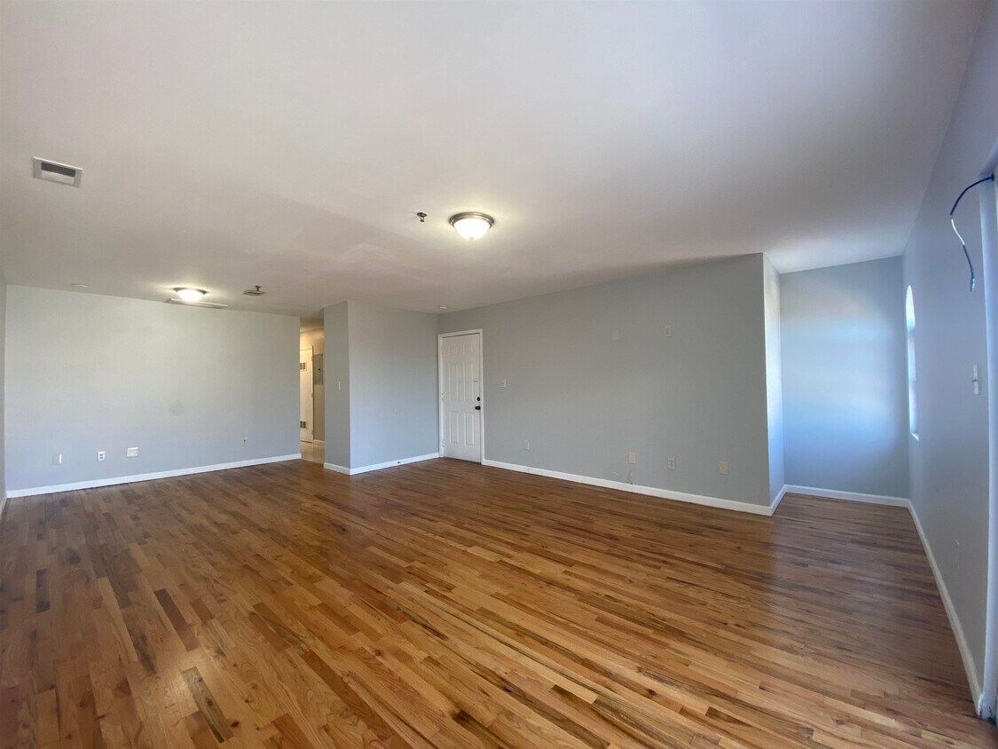 587 70th St Unit 3, Guttenberg, NJ 07093 Condo for Rent in Guttenberg, NJ