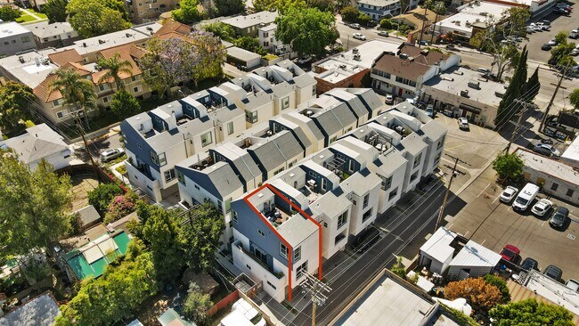Foto del edificio - 4831 Craner Ave