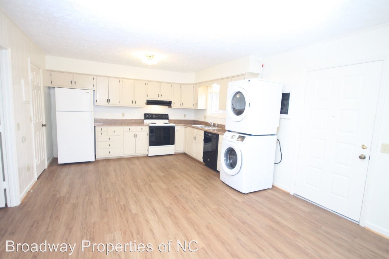 Primary Photo - 10 Woodstone Dr