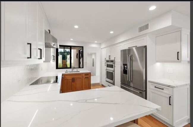 Building Photo - 15 Half Moon Bnd