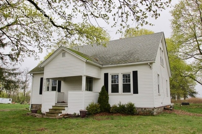 Building Photo - 1402 Trumbull Hwy