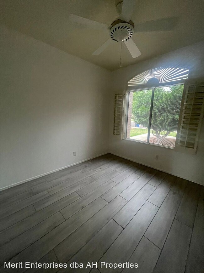 Building Photo - 3 br, 2 bath House - 2430 W HEMLOCK WAY