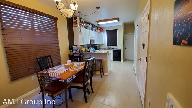 Building Photo - 2 br, 2.5 bath House - 3920 SW 20th Avenue...