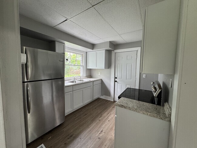Foto del edificio - 555 Cedarhurst Ave