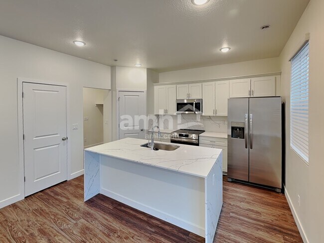 Building Photo - 8944 Royal Ln