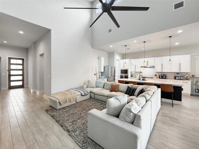 Foto del edificio - 11216 Charger Wy