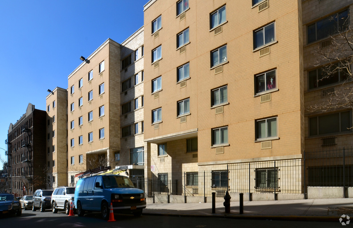 Foto del edificio - 1401 Jesup Ave