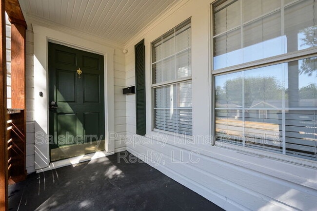 Building Photo - 3824 Collinwood Ave