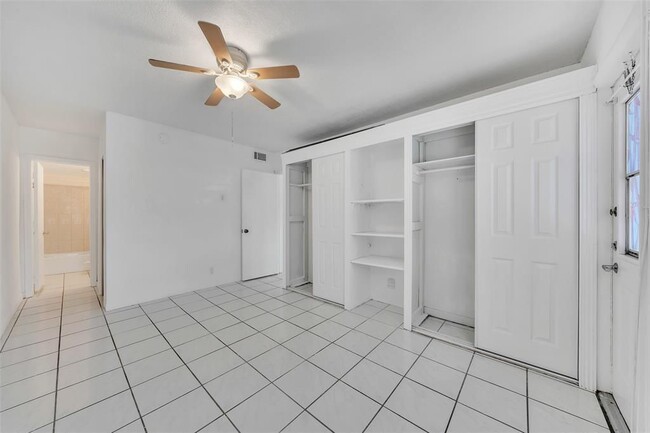 Building Photo - 751 Pine Dr
