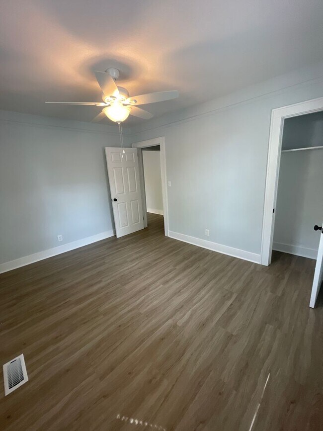 Photo - 4 bedroom 2 bathroom Home for Rent!