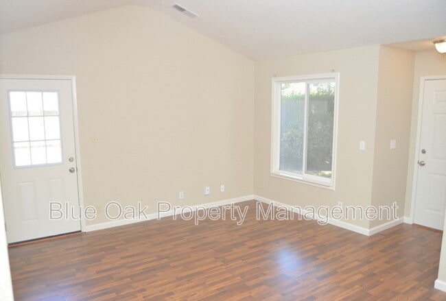 Building Photo - 20 Fairgate Ln