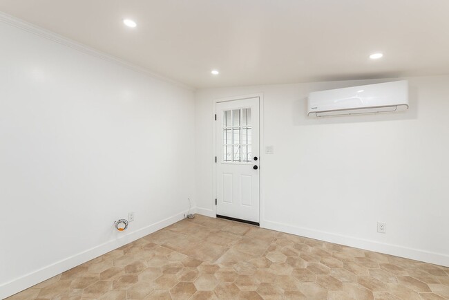 Foto del edificio - Beautiful Remodeled 1 Bedroom!