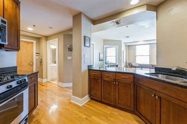 Foto del edificio - 1100 Clinton St