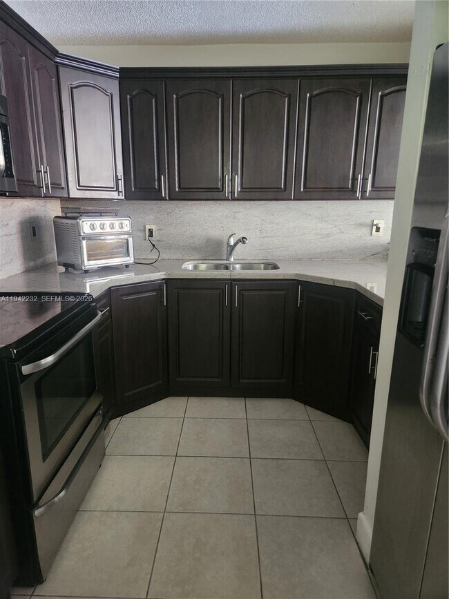 Foto del edificio - 7000 NW 186th St