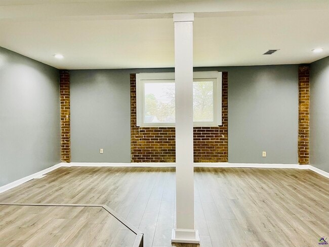 Building Photo - 107 Evelyn Dr