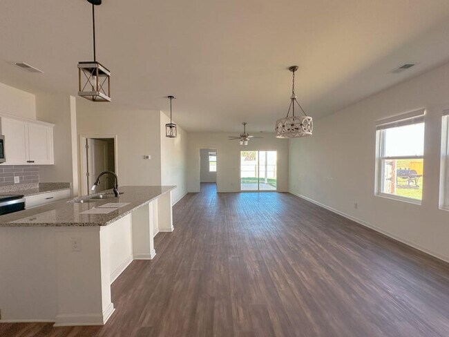 Building Photo - Home in Cane Bay Plantation