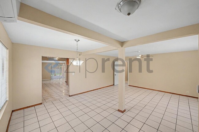 Building Photo - Unit