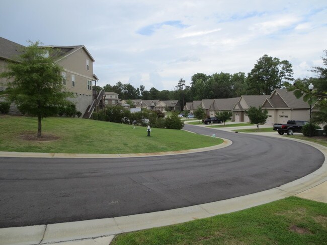 Foto del edificio - 102 Cypress Cir