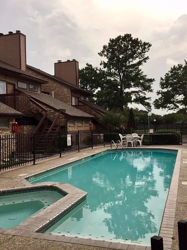 Foto del edificio - 11240 Perry Rd