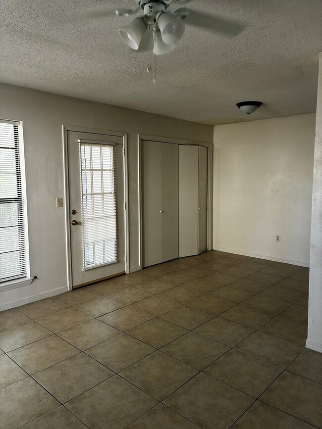 Foto del edificio - 873 Fairview Dr
