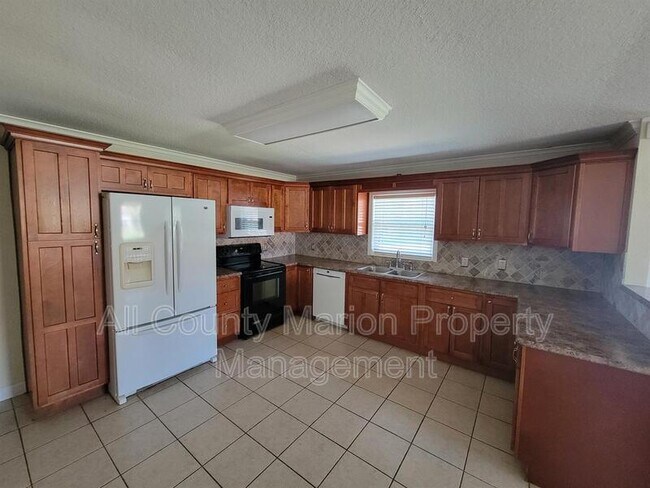 Building Photo - 6027 SE Cypress Rd
