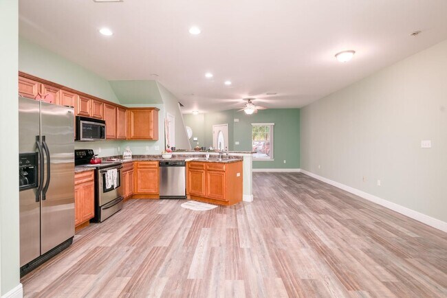 Foto del edificio - 827 Fairview Dr