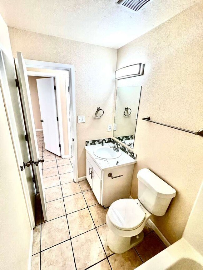 Foto del edificio - Alex Apartments