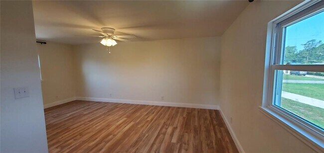 Foto del edificio - 912 Lake Jessie Dr