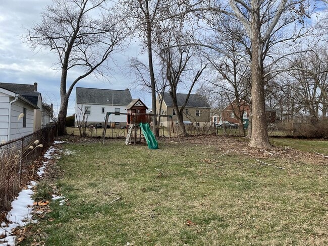Building Photo - 8441 Royal Heights Dr