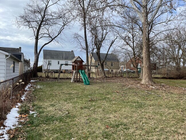 Foto del edificio - 8441 Royal Heights Dr