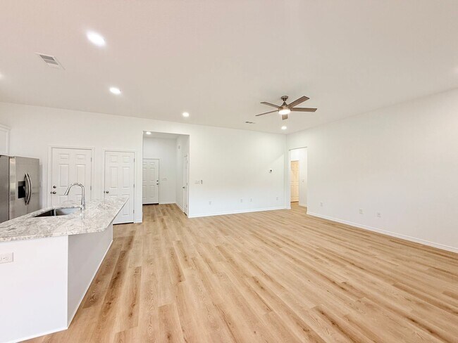 Foto del edificio - Spacious 4-Bedroom Home - New Construction