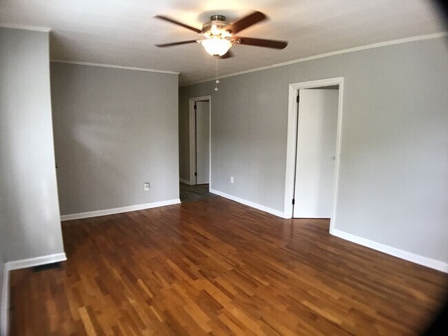 Building Photo - 105 Cypress Dr