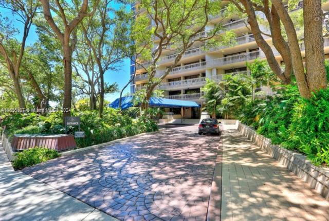 Building Photo - 2901 S Bayshore Dr