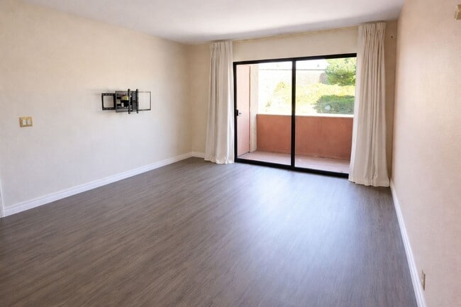 Building Photo - 2920 Briarwood Rd