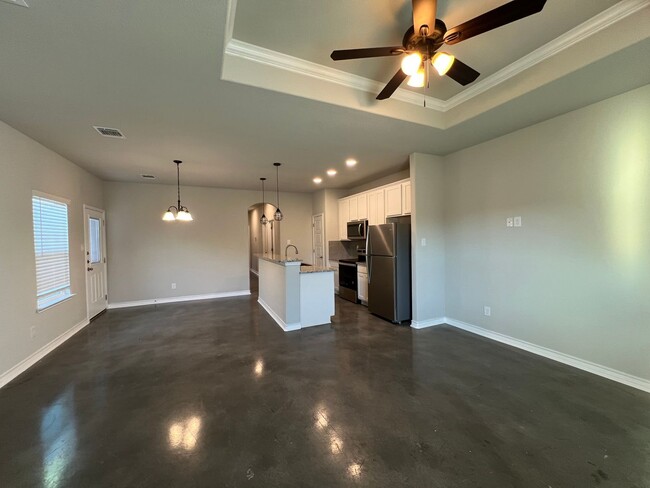 Building Photo - Luxury 3/2 Duplex in Seguin, Texas