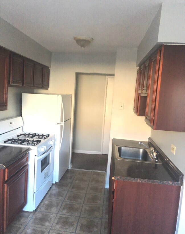 Building Photo - 5420 N Kenmore Ave