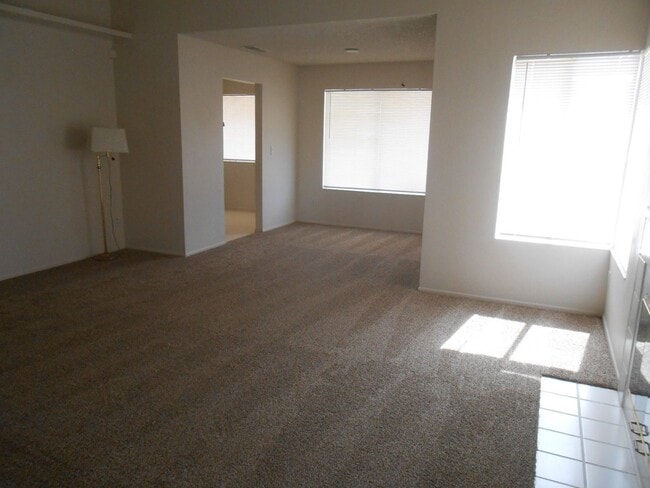 Building Photo - 5683 Fairlight Dr