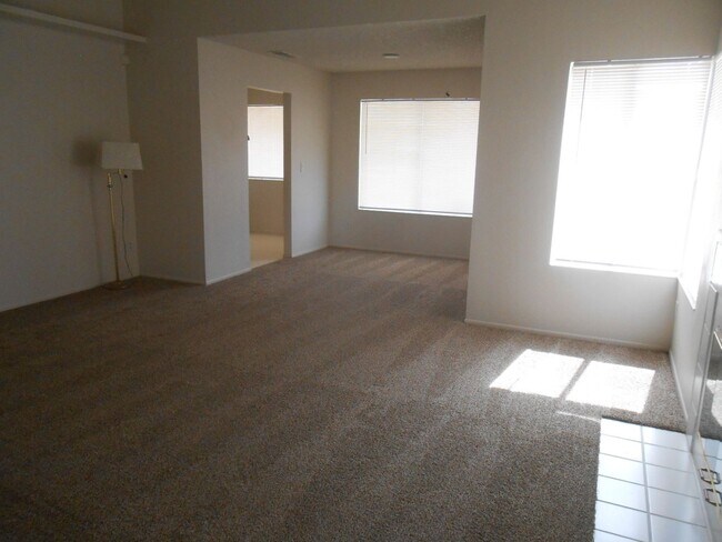 Foto del edificio - 5683 Fairlight Dr