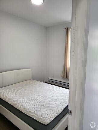Building Photo - 5150 Av Papineau