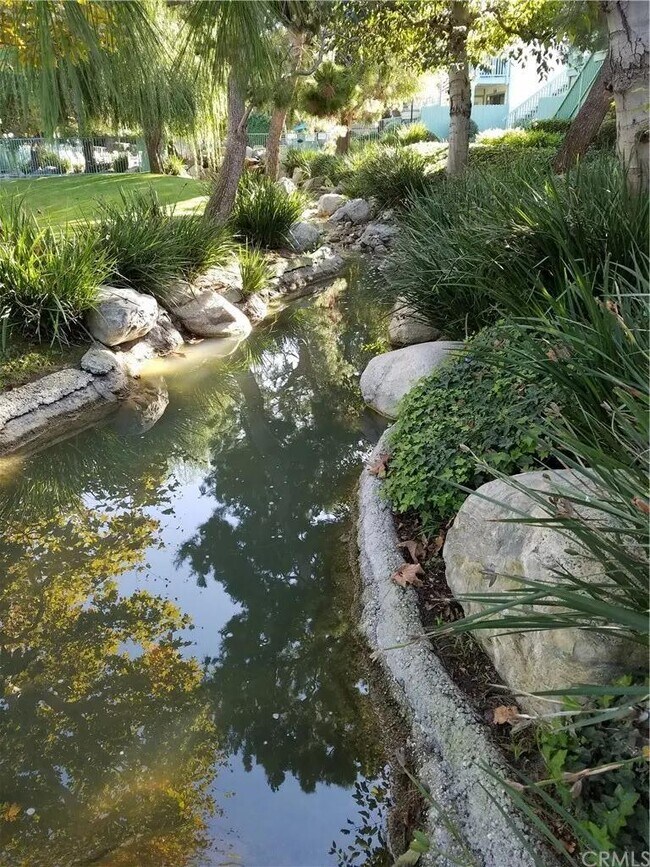 Foto del edificio - 920 W Del Amo Blvd